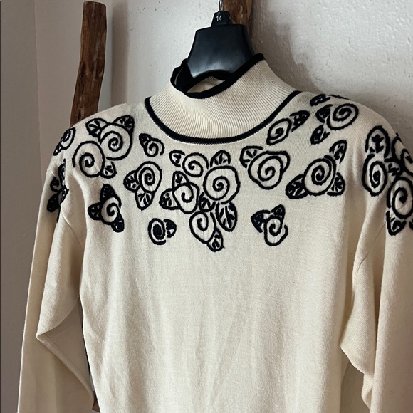 Vintage Wool Blend Mock Turtleneck Cream Sweater with Black Embroidery Medium - Picture 2 of 6